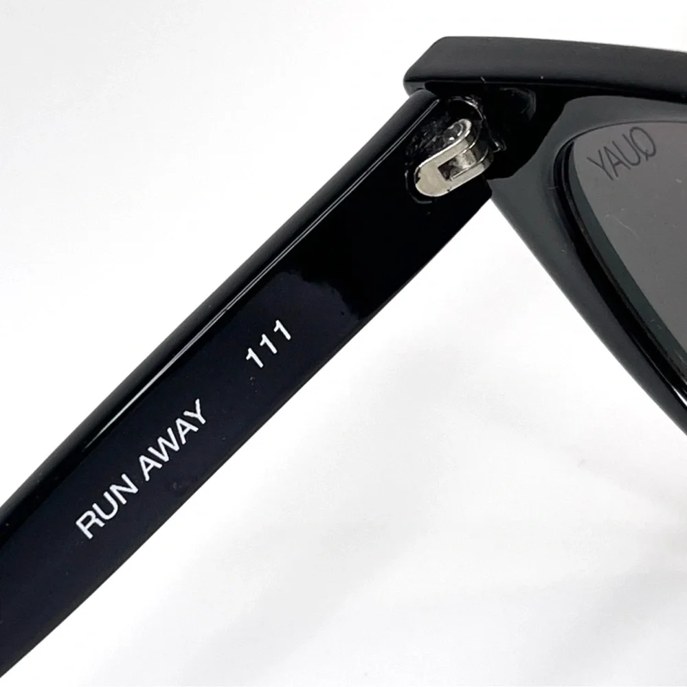 QUAY AUSTRALIA Run Away NEW Black Cat Eye Sunglasses NEW